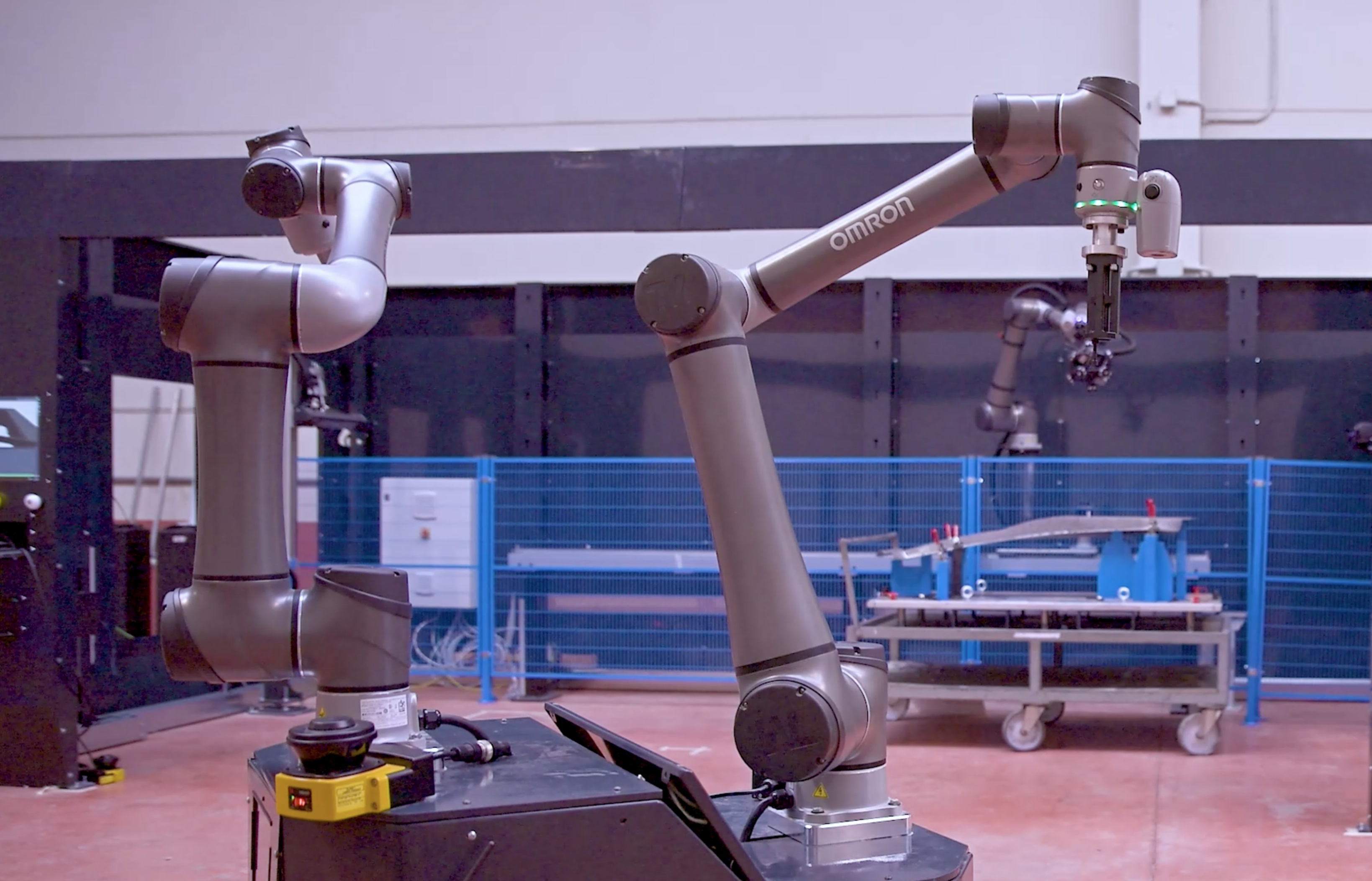 Célula robótica Vector 0 Robotics — automatización industrial con brazos Omron